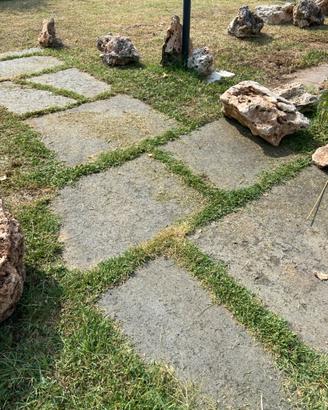 Pietre per arredare il giardino o fontane