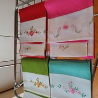 Asciugamani lino colorati ricamati a mano