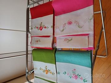 Asciugamani lino colorati ricamati a mano