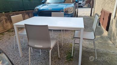 Tavolo più 4 sedie