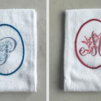 Asciugamani ricamati a mano con iniziali