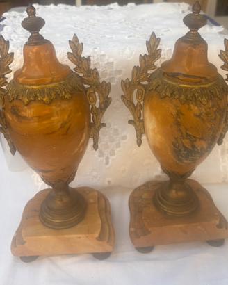 Coppia urne/ vasi chiusi in marmo e bronzo