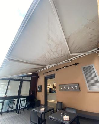 Tenda a 3 bracci motorizzata