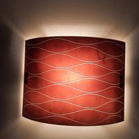 Lampadario di design con luce calda e accogliente
