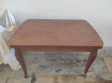 Tavolo di falegnameria con 4 sedie