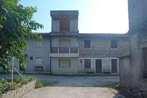 RUSTICO CON CORTE ESCLUSIVA