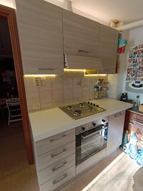 Cucina con elettrodomestici + Dispenza 