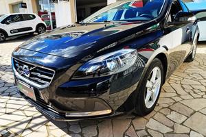 VOLVO V40 D2 R-design Momentum