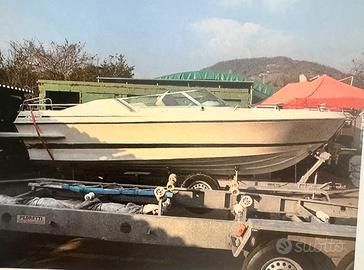 Barca Marine  2 motori da 200 cv pronta a navigare