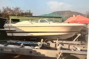 Barca Marine  2 motori da 200 cv pronta a navigare