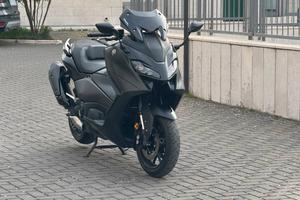 YAMAHA T-MAX 560