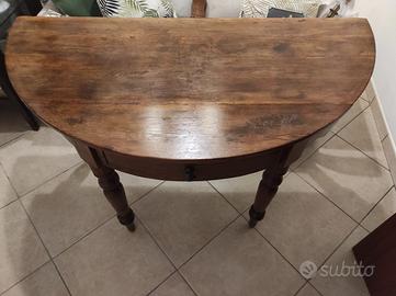 Tavolo mezzo tondo siciliano salotto divano sedia