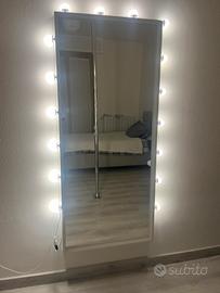 Specchio con luci