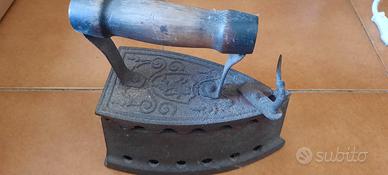ferro da stiro antico a carbone 