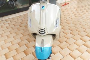 Piaggio Vespa 310 GTS hpe Beige