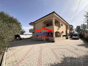 Villa di 435 m² con più di 5 locali a Cancello ed 