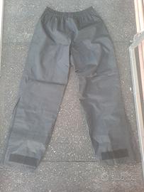 pantaloni per pioggia