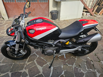 Ducati monster 696