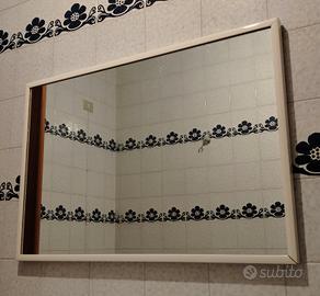 SPECCHIO CON CORNICE IN LEGNO BIANCO