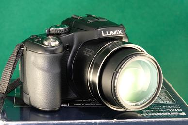 PANASONIC LUMIX FZ-200