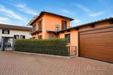 Villa di 152 m² con 5 locali e box auto a Carmagno