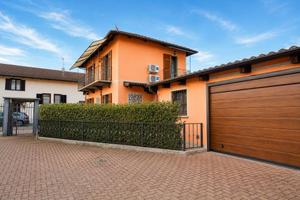 Villa di 152 m² con 5 locali e box auto a Carmagno