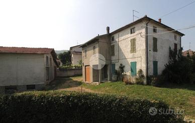 CASA SEMINDIPENDENTE A CORNIGLIO