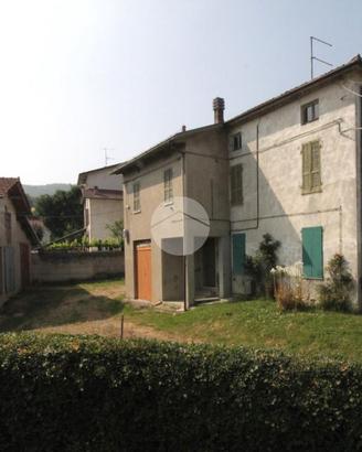 CASA SEMINDIPENDENTE A CORNIGLIO