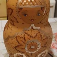 Matrioska in legno decorata a mano.