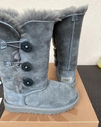 Ugg k bailey button triplet
