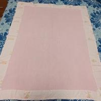 Copertina rosa per lettino