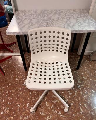 Sedia ikea con rotelle