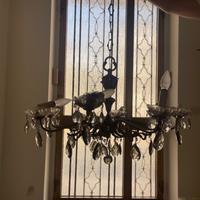 Lampadario vintage in ottone con pendenti in vetro