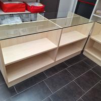 tavolo a isola per cucina o espozizione