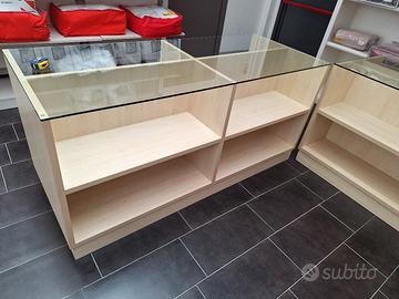 tavolo a isola per cucina o espozizione