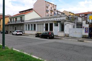 Capannone e locali commerciali ad alta visibilità