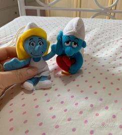 Due peluche dei personaggi Puffi