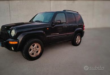 JEEP CHEROKEE LIMITED CON GANCIO DI TRAINO 