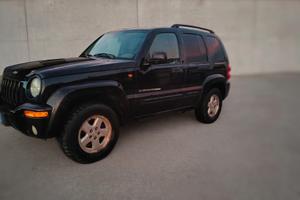 JEEP CHEROKEE LIMITED CON GANCIO DI TRAINO 