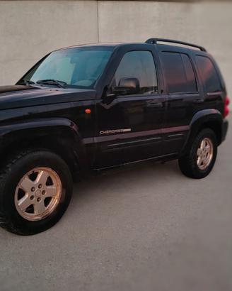 JEEP CHEROKEE LIMITED CON GANCIO DI TRAINO 