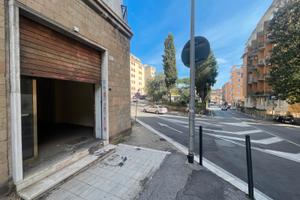 Negozio via aurelia adiacente san pietro
