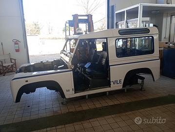 Land Rover Defender Scocca