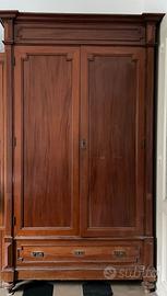 Armadio in noce 800/900 - Antiquariato