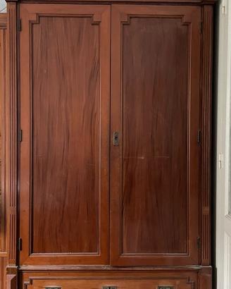 Armadio in noce 800/900 - Antiquariato