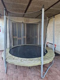 trampolino per giardino