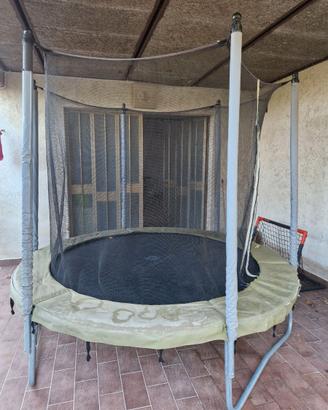 trampolino per giardino