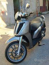 PIAGGIO Carnaby 300