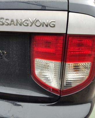 Fanale post dx int SSANGYONG KYRON del 2007