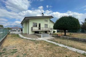 AMPIA CASA INDIPENDENTE CON GIARDINO E DEPOSITO