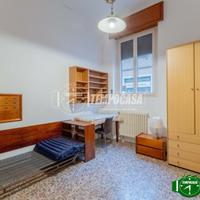 AMPIO MONOLOCALE IN CONTESTO DI CORTE